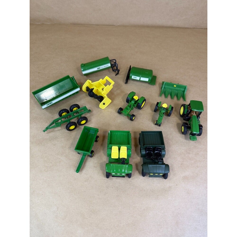 Lot of 12 Ertl John Deere 1/64 Scale Diecast & Plastic Farm Toys Tractors Gators